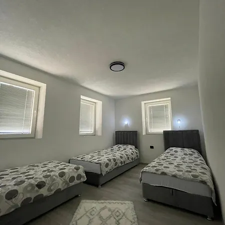Hall * Сараево